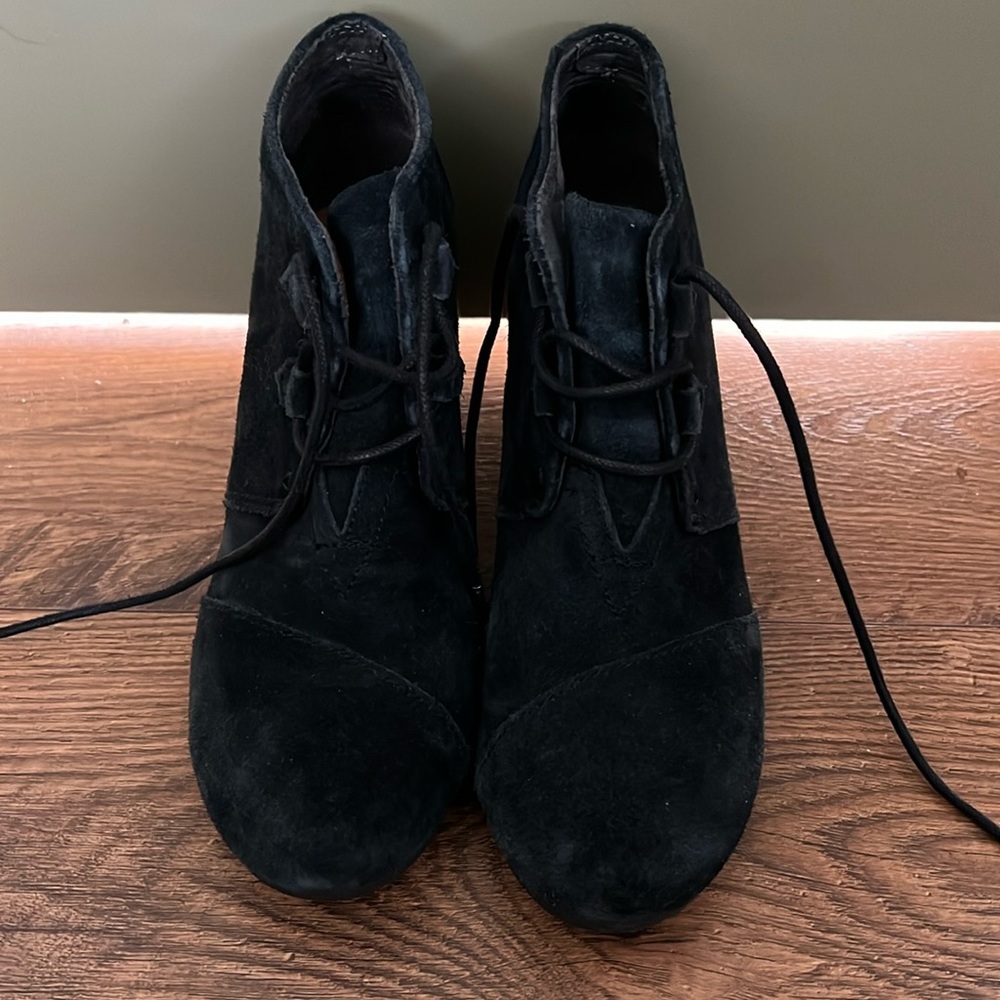 Toms tie wedges